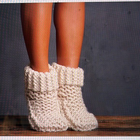 Lemon Cabin Cuffed Cute Bootie - Picture 7 of 7
